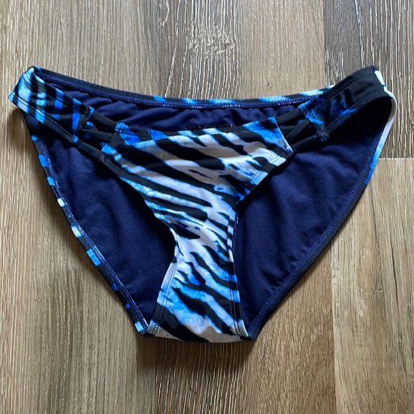 🌟5 for $25🌟 NWOT Rachel Roy Strappy-Front Bikini Bottoms in Blue Zebra - Picture 2 of 6